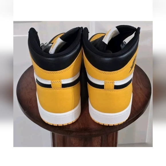 Nike Jordan 1 Retro High OG Yellow Toe (555088-711) Men's Size 10 New In Box - Picture 6 of 13
